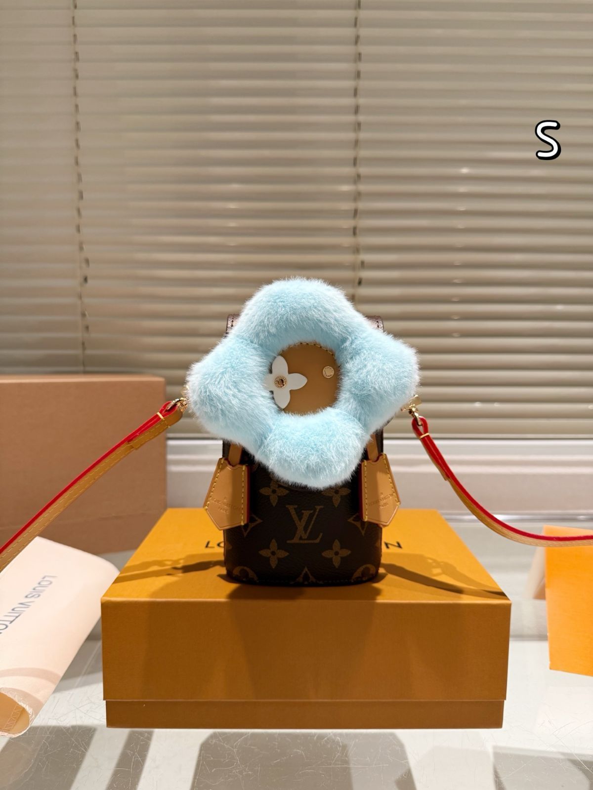 ルイヴィトン クリスマス限定ポーチ