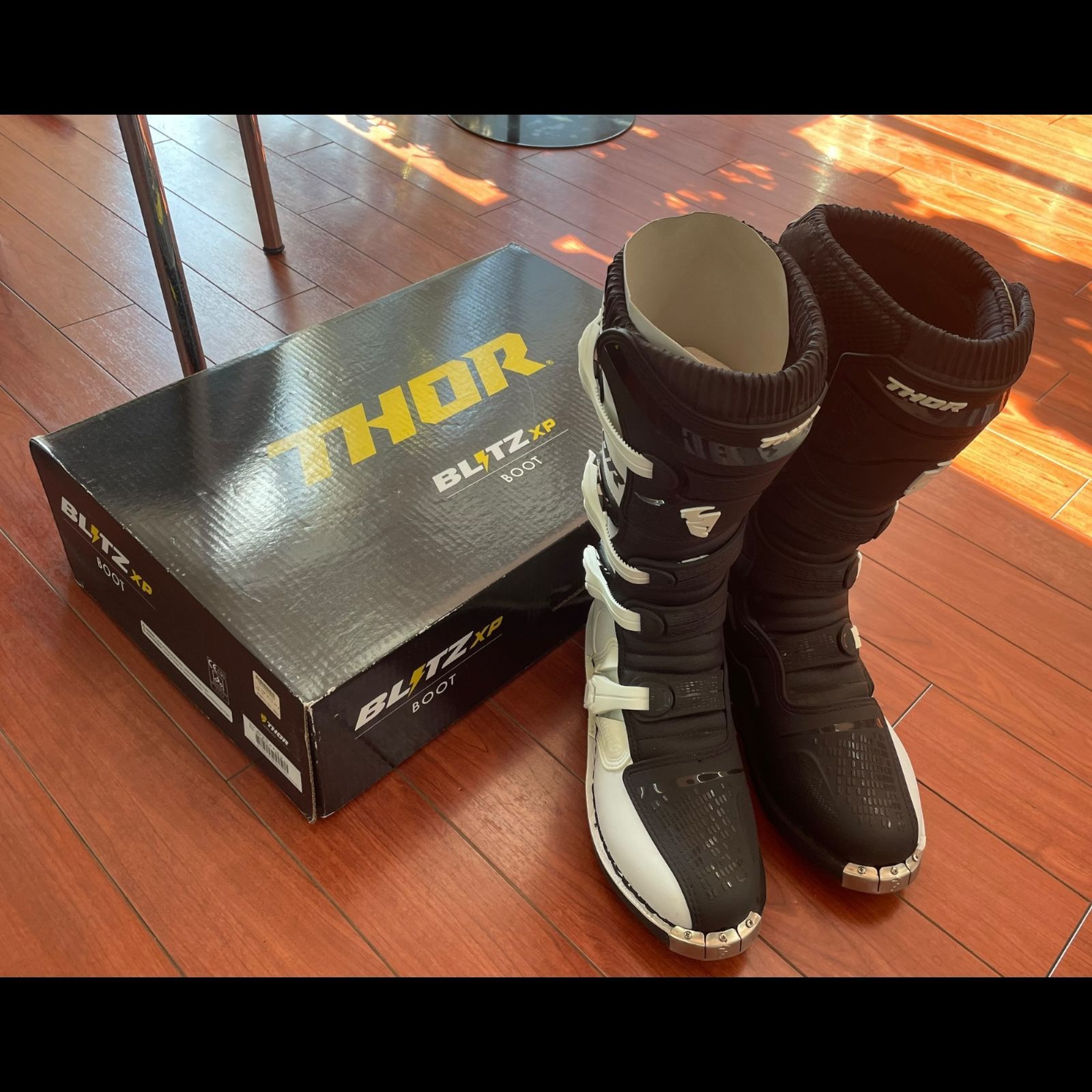 THOR モトクロスブーツ ブラック/ホワイト Amazon.co.jp: Thor ソアー Blitz Boots オフロード モトクロス