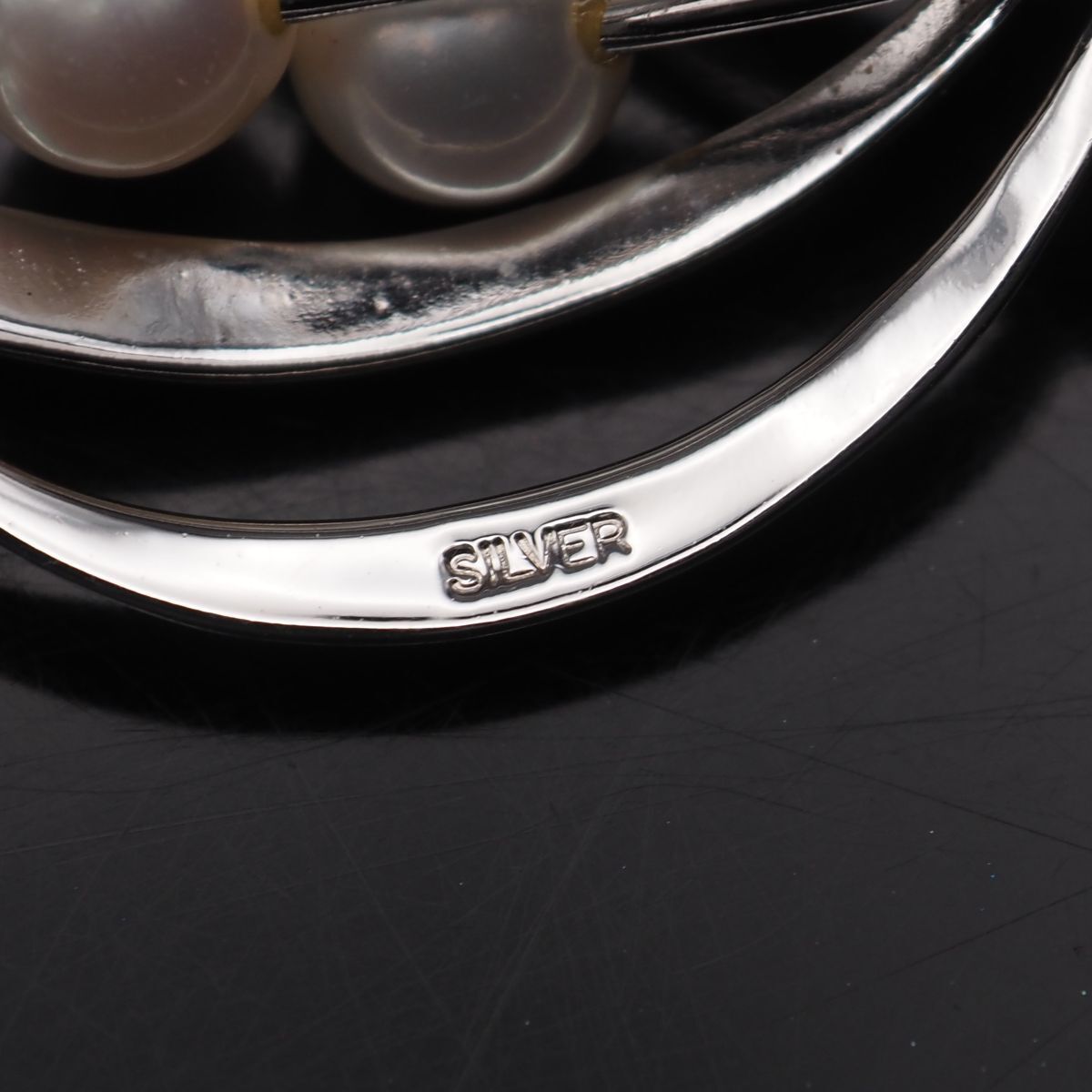 B756 本真珠 5.3~5.7mm5珠 パール SILVER刻印 ブローチ デザイン