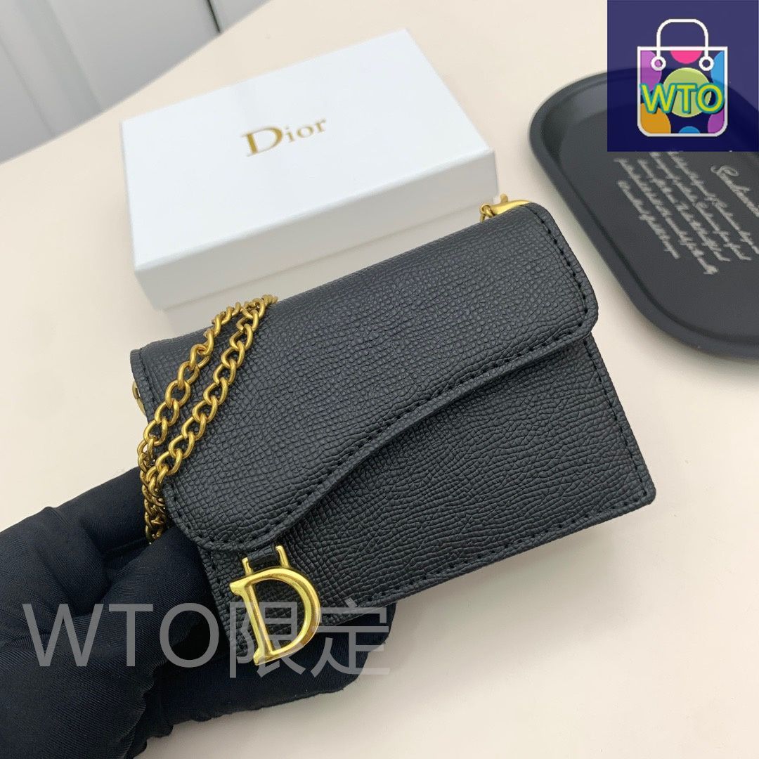 ウォレット レザーとDロゴの?金アクセサリー