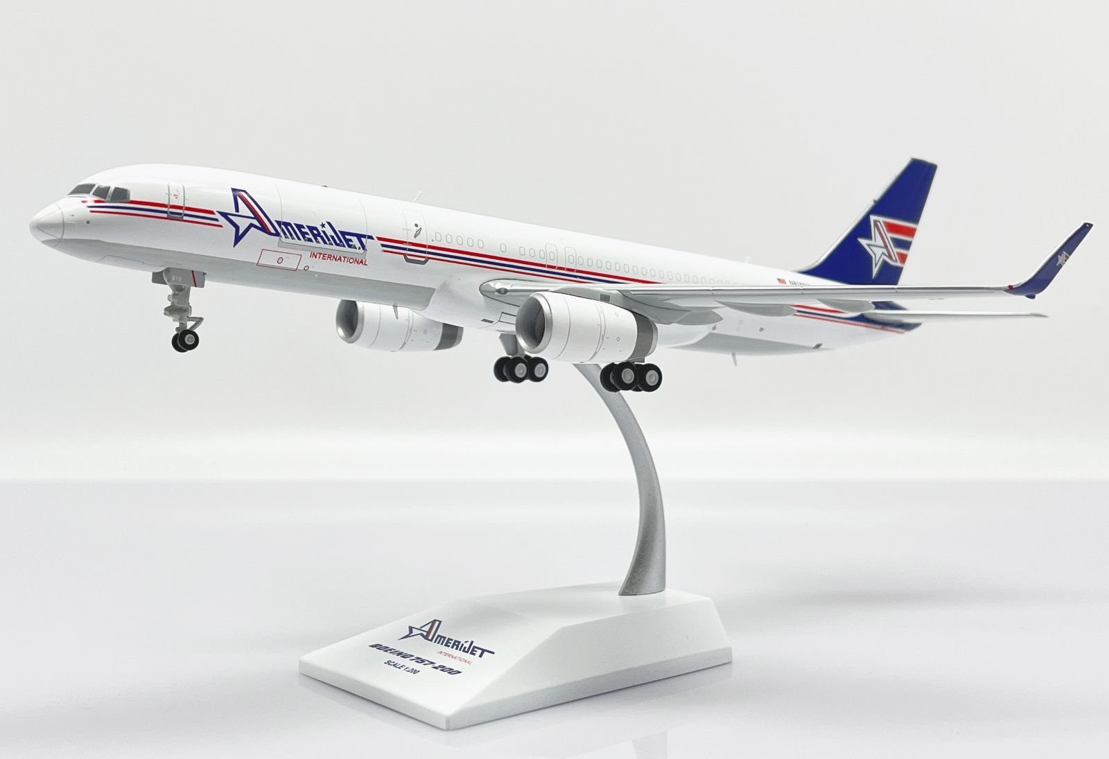 アメリジェット・インターナショナル 757-200F N818NH 1/200 アメリジェット・インターナショナル 757-200F N818NH 1/200