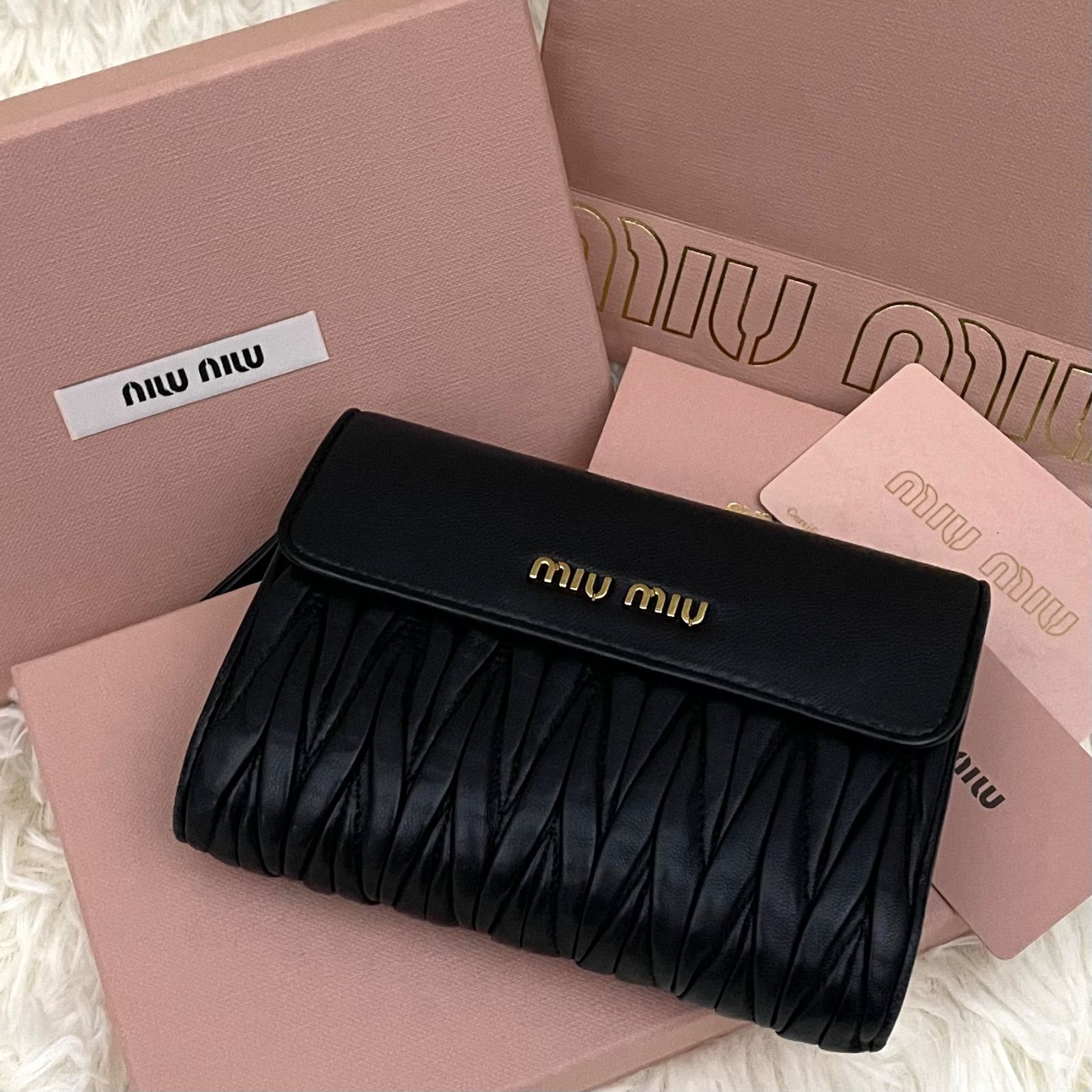 美品】ミュウミュウ miumiu マテラッセ 二つ折り財布 羊革