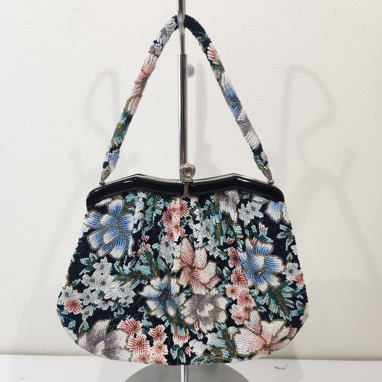 バーゲンで 特価】逸品 vintage 口枠式 フラワー 花柄 美品！！ビーズ刺繍 バッグ
