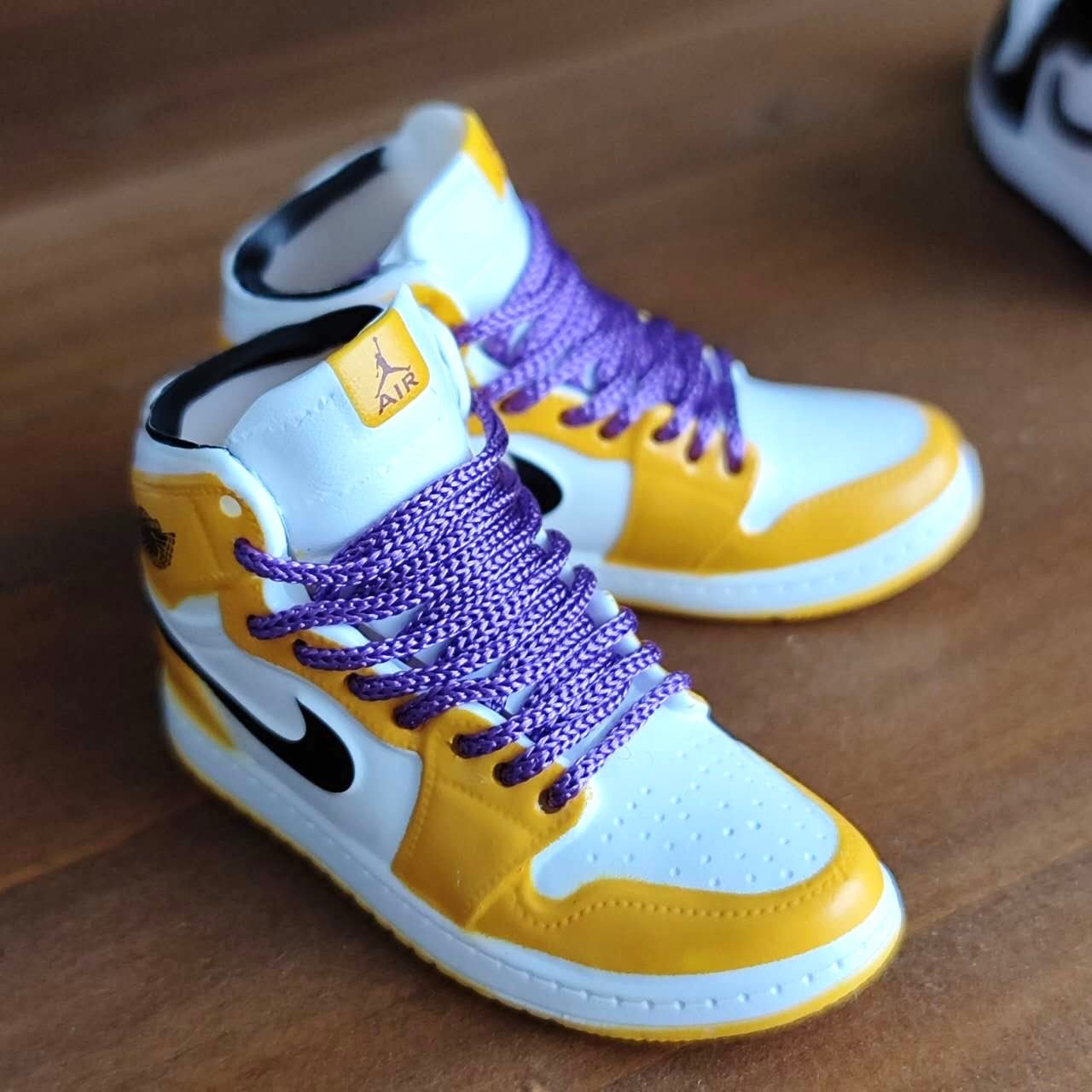 青・黄】 ミニチュアスニーカー NIKE 2足セット 新品 - メルカリ