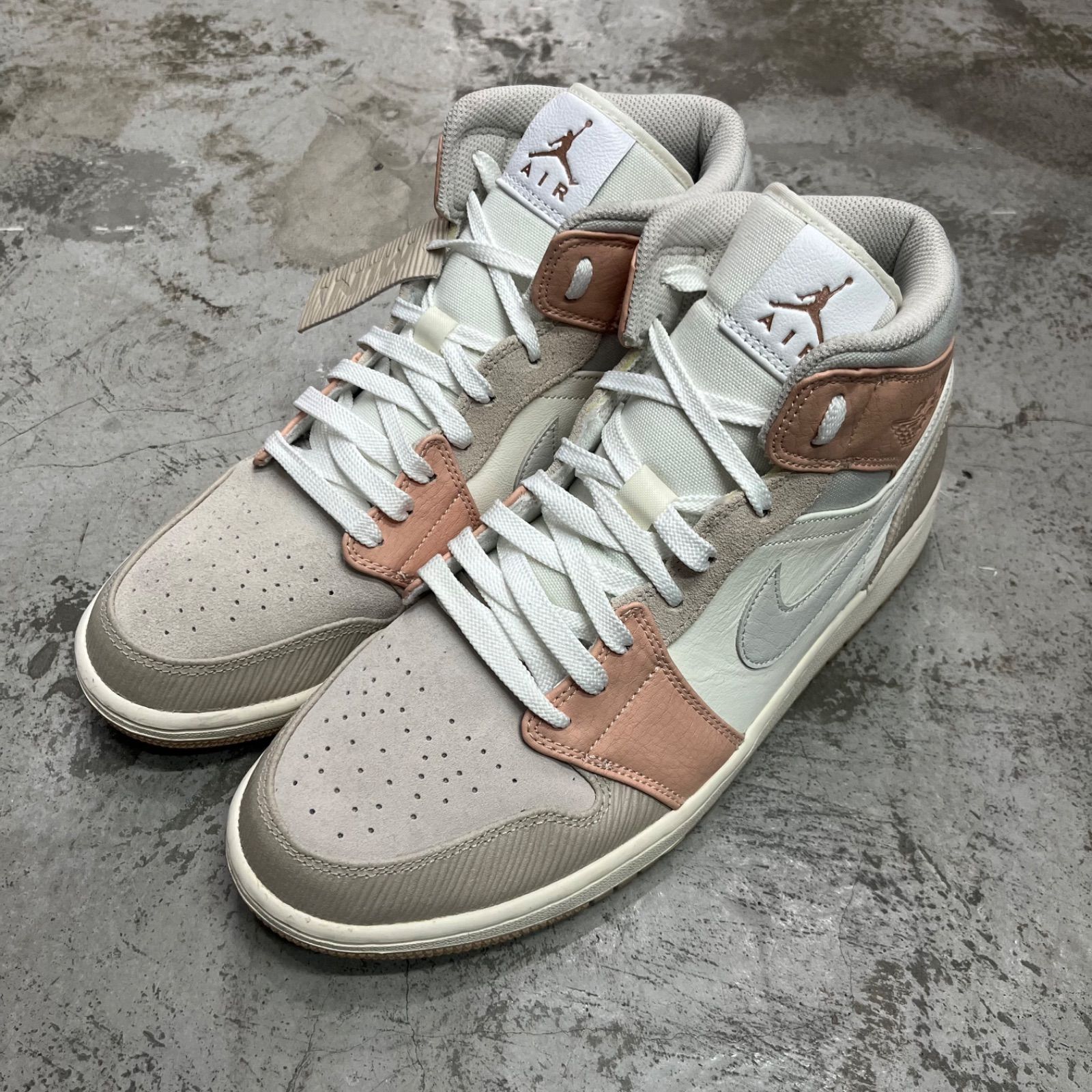 NIKE Air Jordan 1 Mid 
