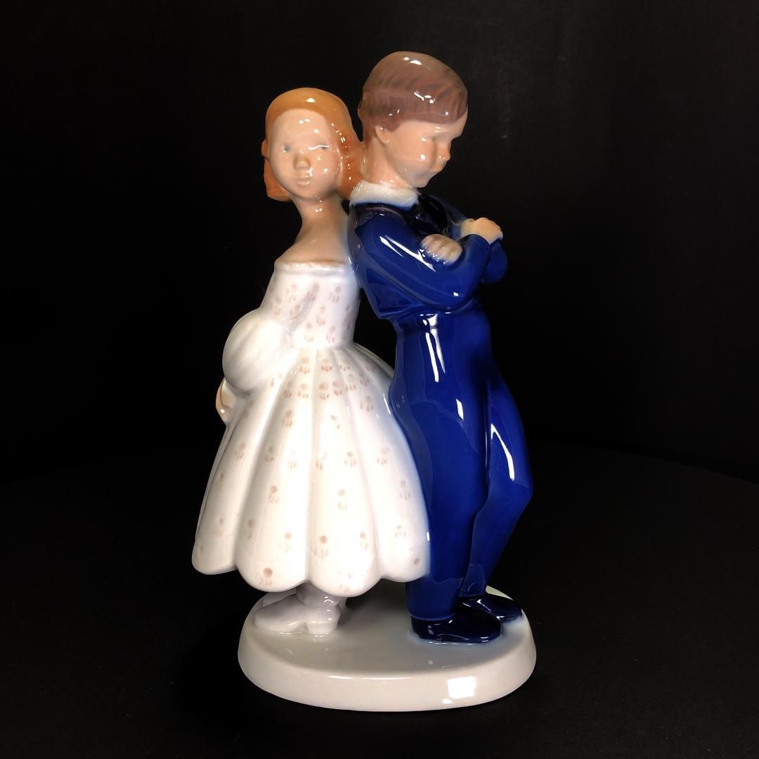 Royal Copenhagen ロイヤルコペンハーゲン 男の子と女の子 フィギュリン 2372 陶器 マルチカラー