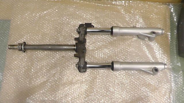 ギア4スト UA08J の フロントフォークセット 1759884498