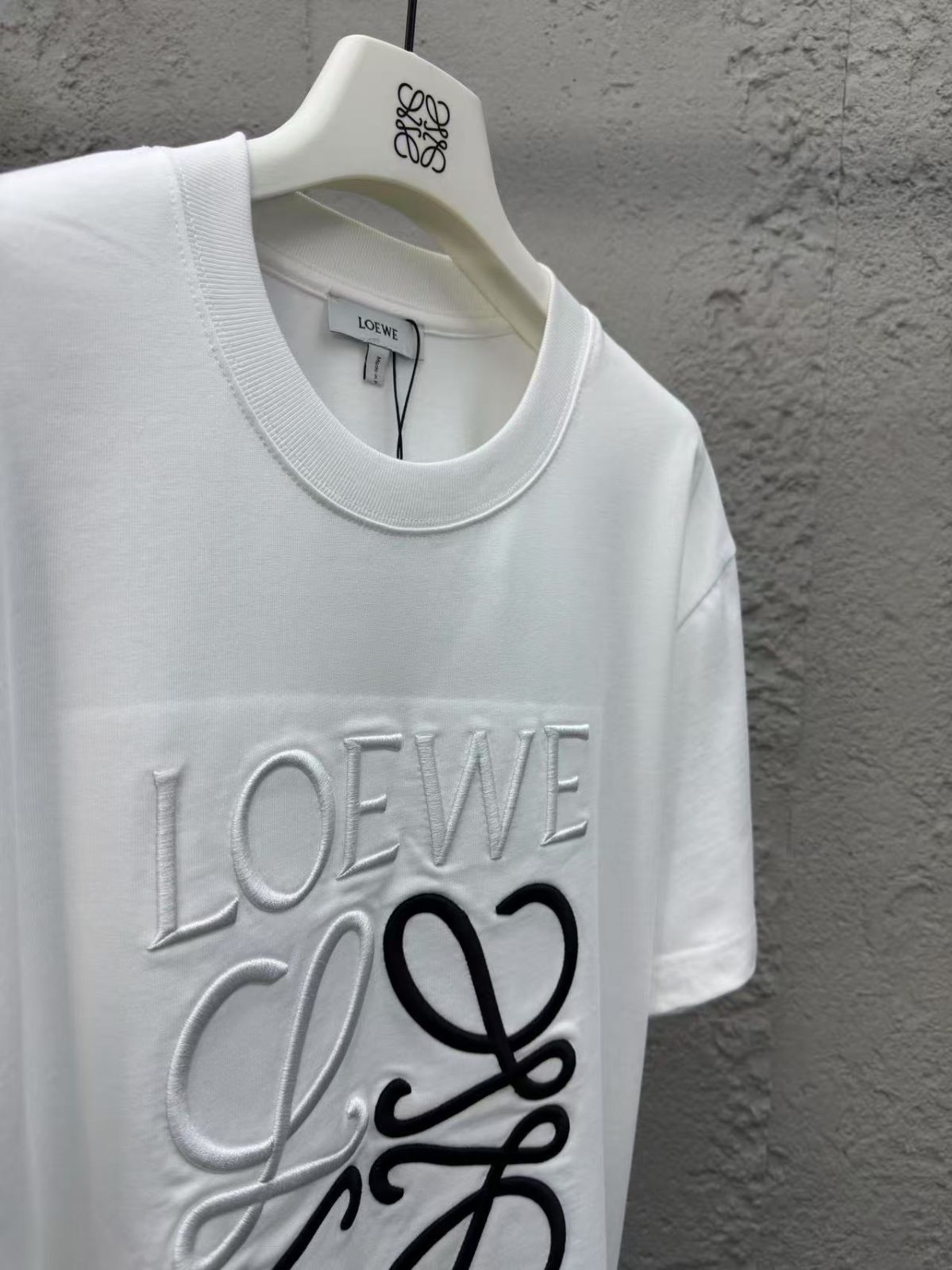 LOEWE ホワイト Tシャツ - メルカリ