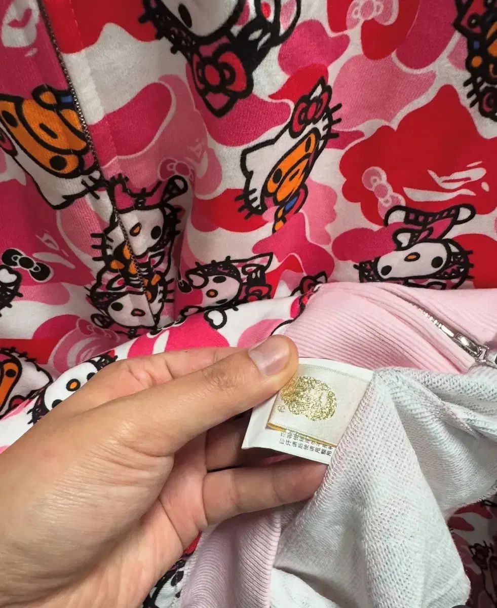 A BATHING APE(アベイシングエイプ) x ハローキティ ピンク