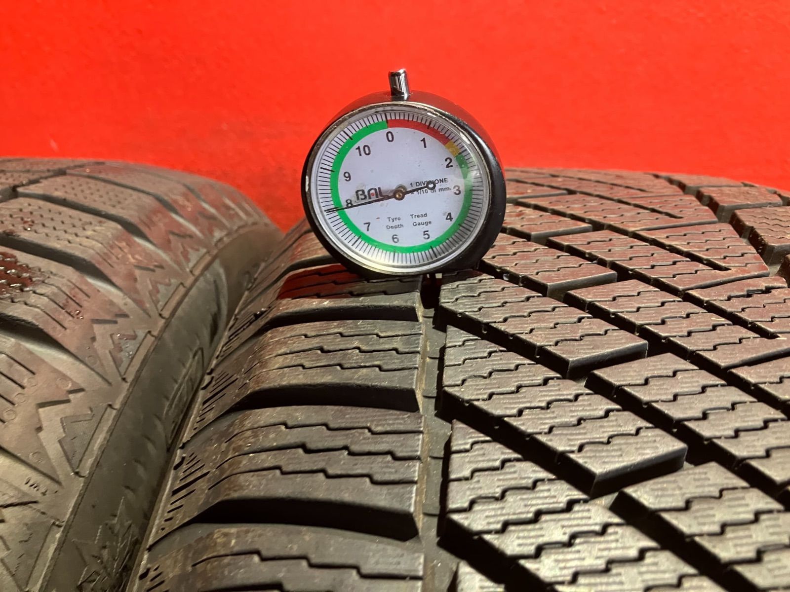 スタッドレスタイヤ 255