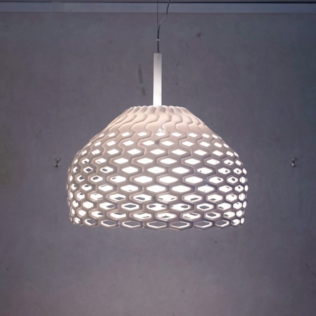 フロス FLOS ペンダントライト Tatou S2 タトゥー ホワイト ダイニング