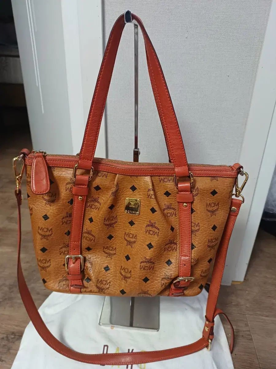 MCM エム シー エム バッグ* 正規品 タグあり*状態良好 *小さいサイズ