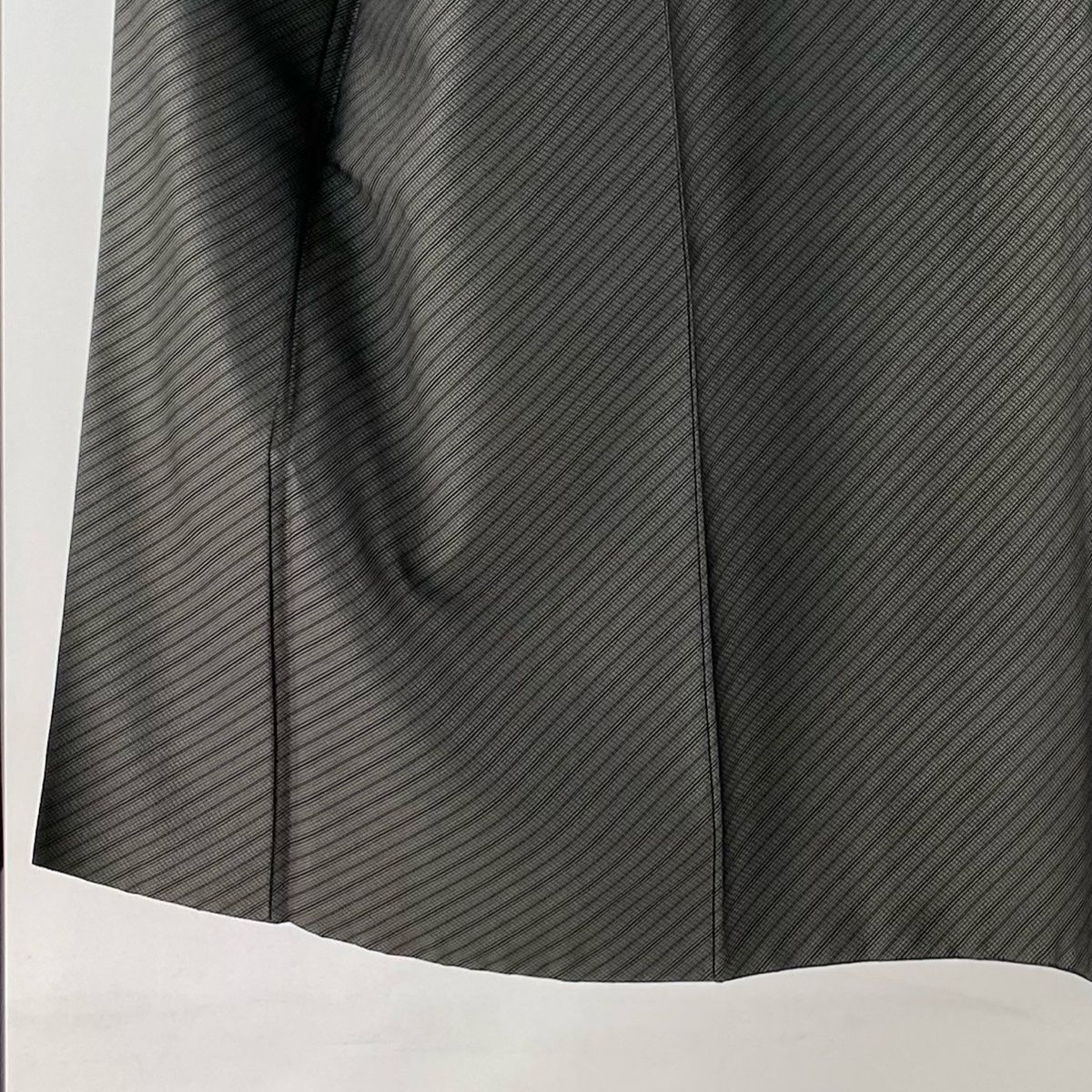 男着物 身丈140cm 裄丈70.5cm S 袷 お召 やまと 斜縞 灰茶 正絹 名品