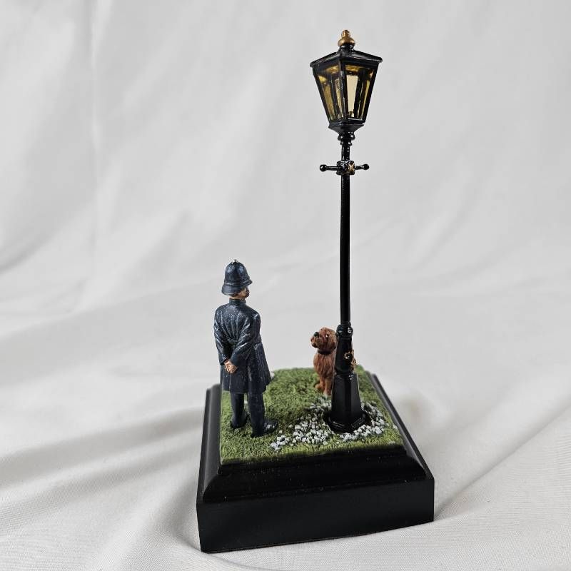 ファインアートミニチュア 警官と犬