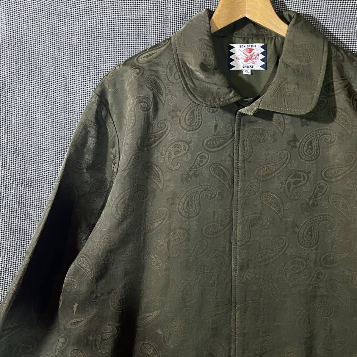 新品 定価28000円位 SON OF THE CHEESE コーチジャケット　　サノバチーズ PAISLEY COACH JKT ペイズリー柄  裏地付き 大きいサイズ 柳10282 ラウンドカラー 総柄 スナップボタン 内ポケット有り