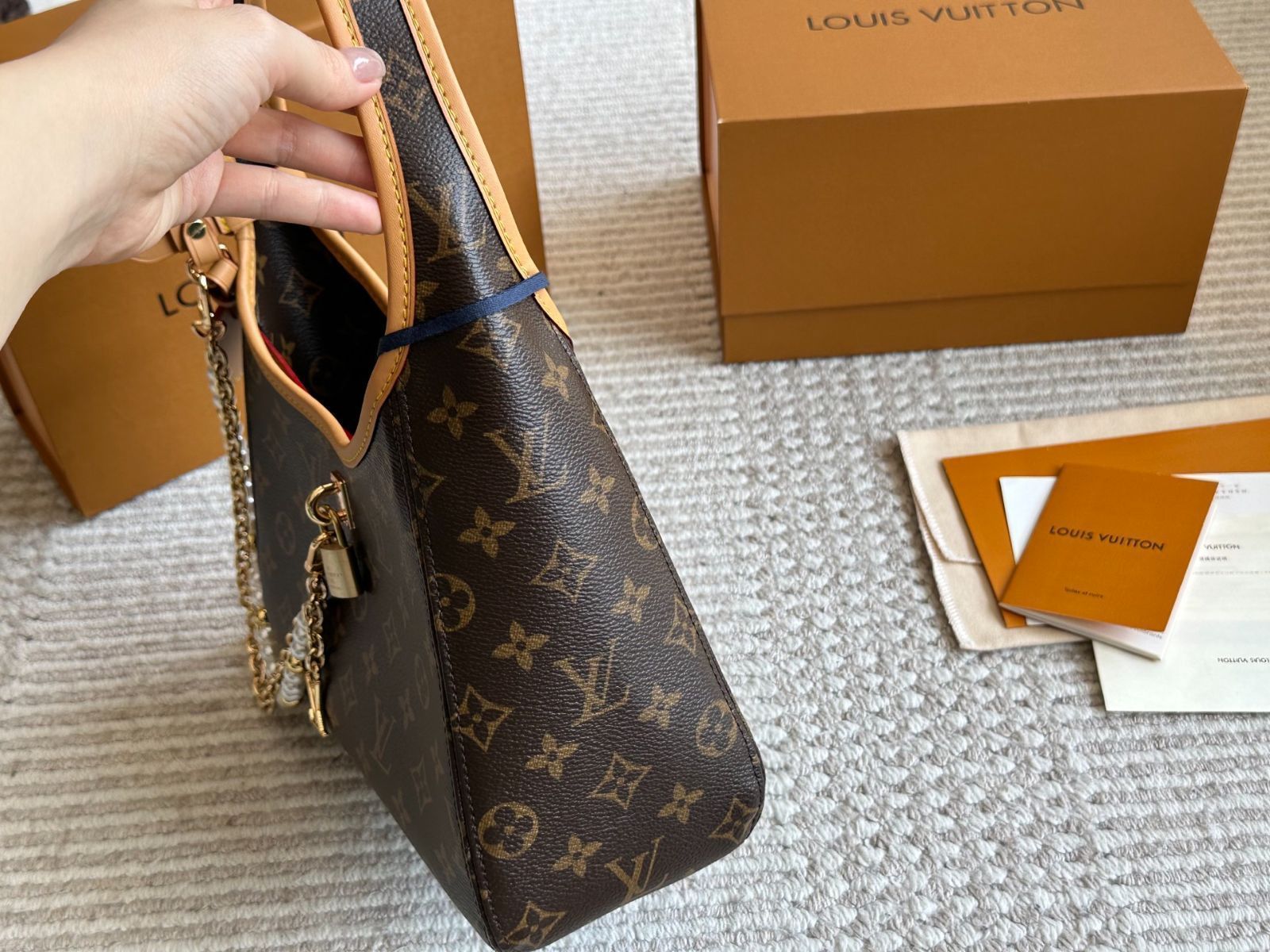 今日 LV The Drop アンダーアームバッグ 2025 年 4 月 レディースニューモデル DECORATOM_COM_BR