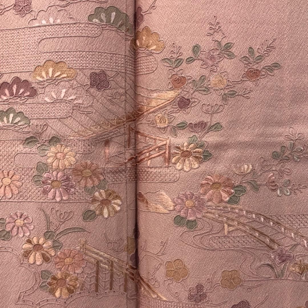 付下げ 刺繍柄 霞に四季の花模様 水柿色 縮緬 K-4856 - メルカリ