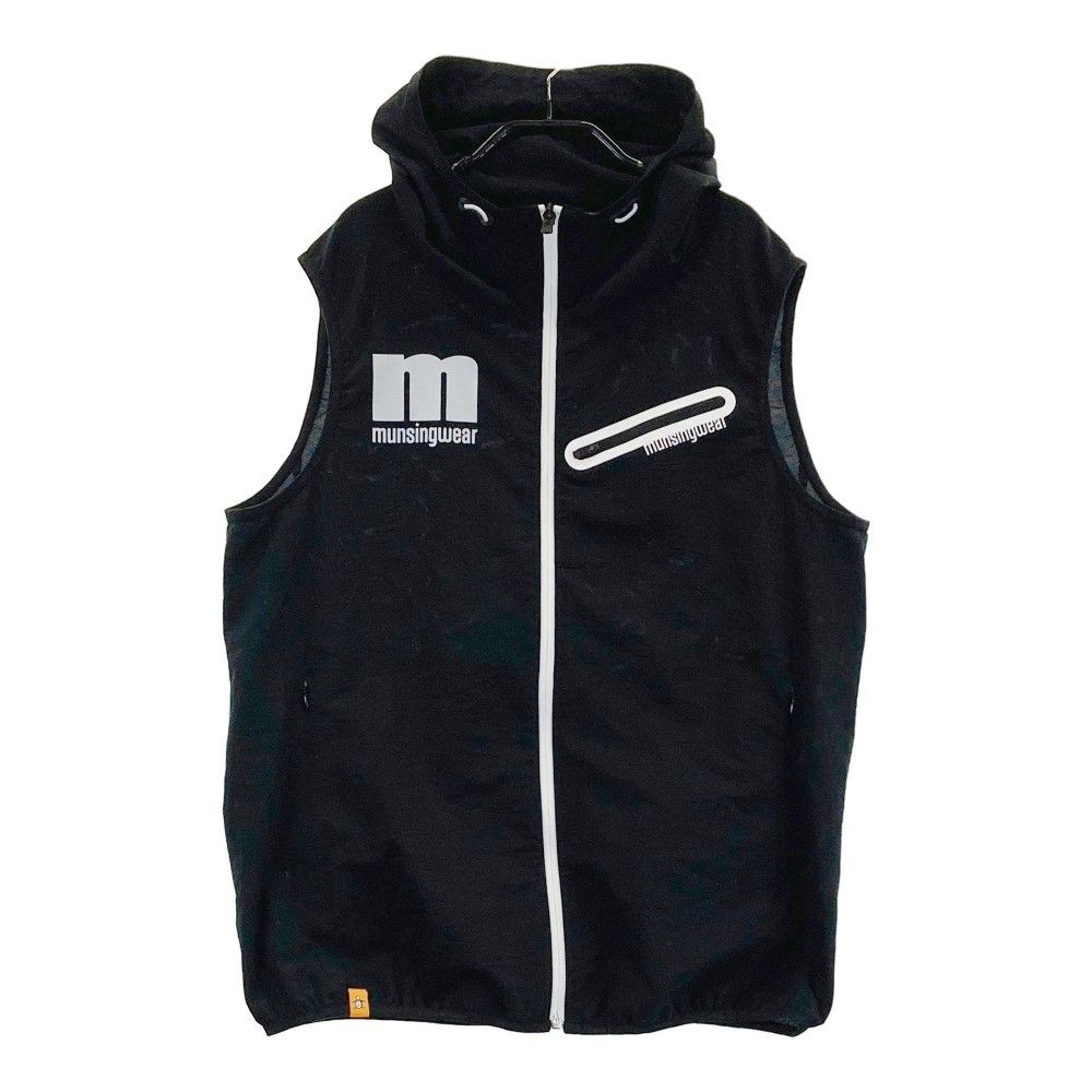 サイズ：L MUNSING WEAR マンシングウェア  フード付 ジップベスト  ブラック系 [240101434795] ゴルフウェア メンズ ストスト サイズ：L MUNSING WEAR マンシングウェア フード付 ジップ