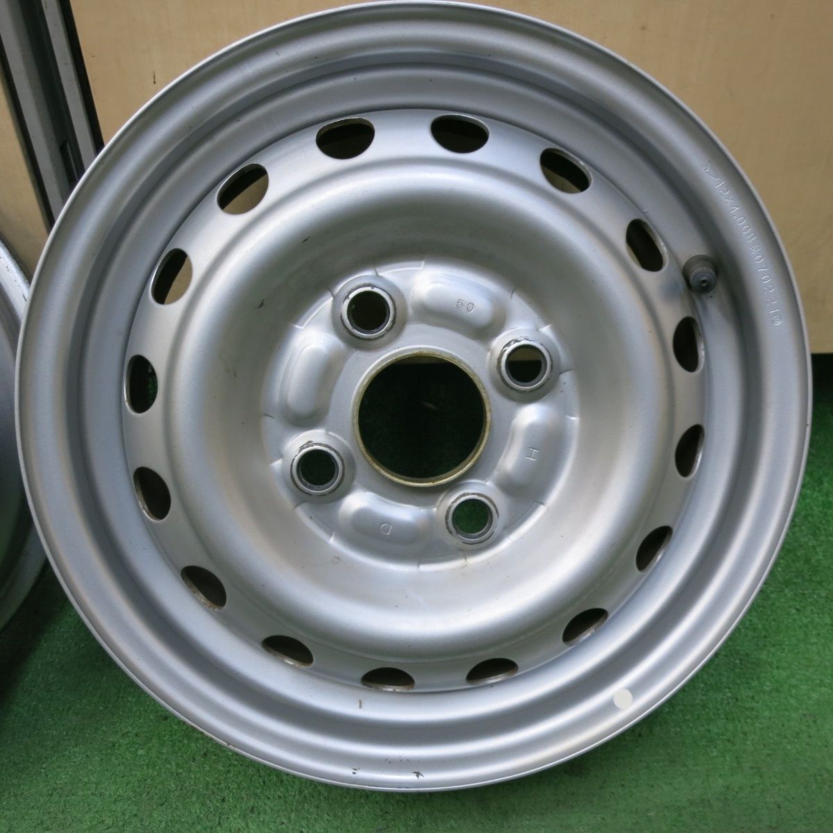 送料無料] キレイ☆ダイハツ ハイゼット 純正 スチール ホイール 12