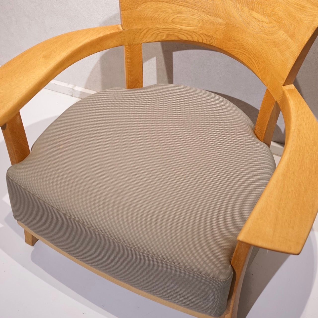 CondeHouse カンディハウス TWIST ツイスト パーソナルチェア ラウンジチェア アームチェア 1Pソファ 椅子 ファブリック ナラ材 北欧 ナチュラル 和モダン MARWIL-DEMENAGEMENTS_CH