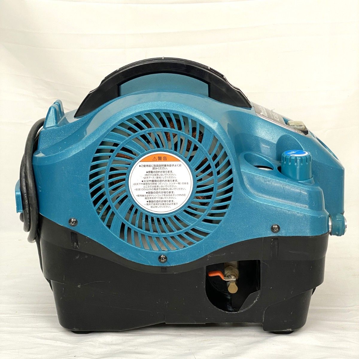 内装エアコンプレッサ