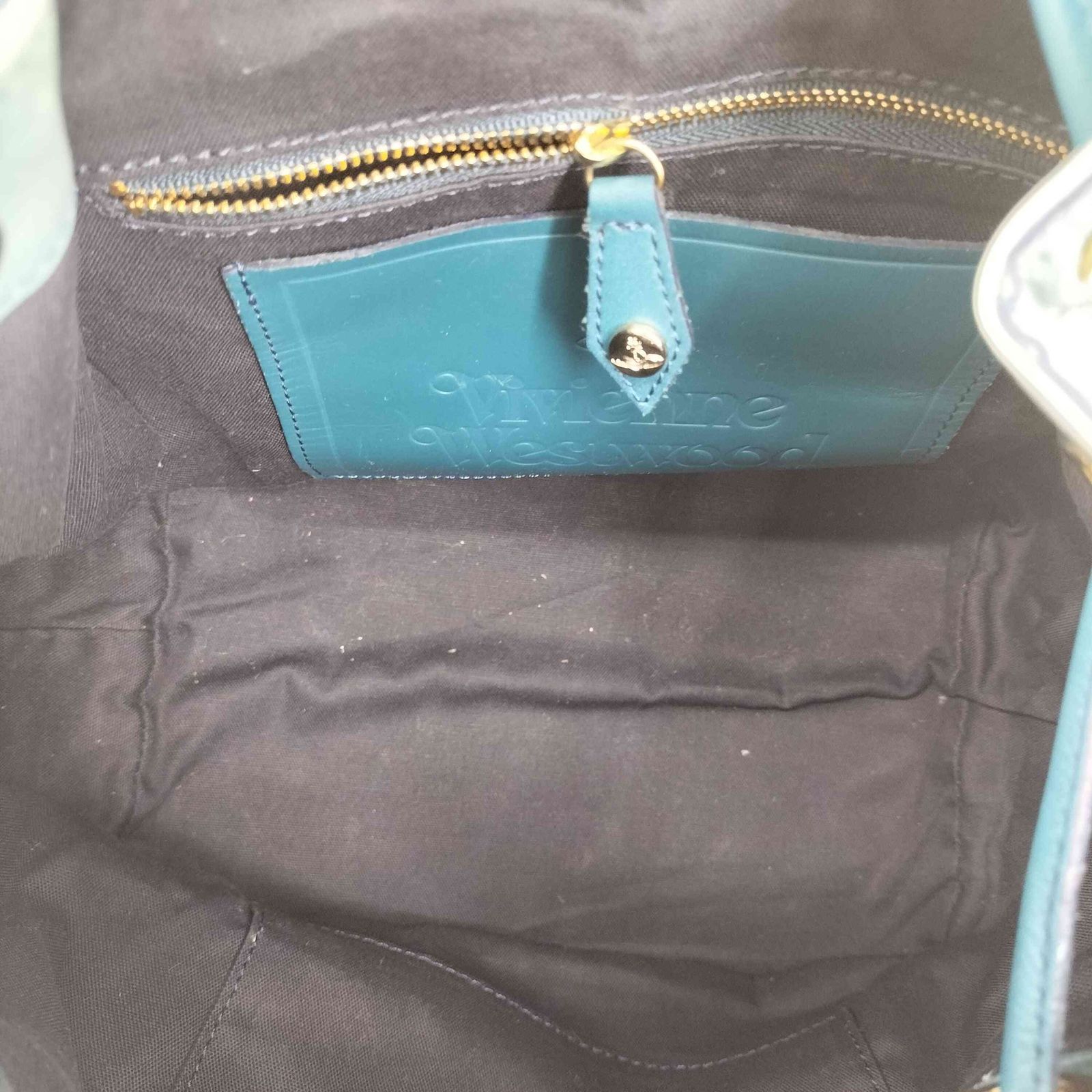 ヴィヴィアンウエストウッド Vivienne Westwood オーブ 型押し 巾着  