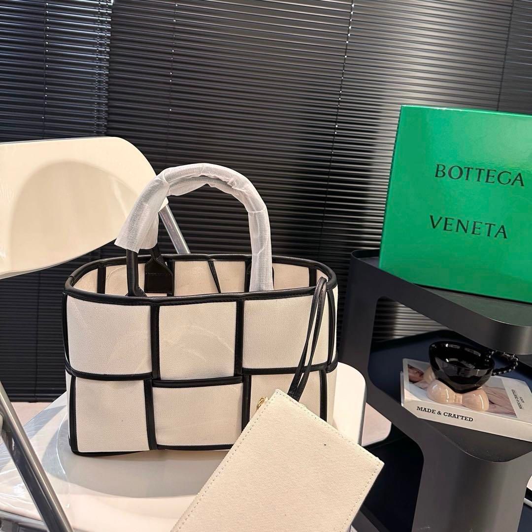 新品 未使用 BOTTEGA VENETA ホワイト ミニ アルコ トートバッグ - メルカリ