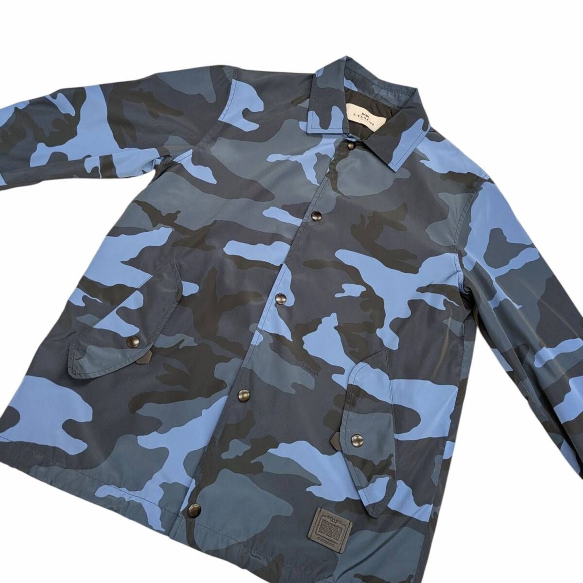 COACH / ジャケット/S/ポリエステル/BLU/カモフラ/f28843/コーチジャケット COACH コーチ F28843 コーチジャケット カモフラ 迷彩 ブルー ナイロン