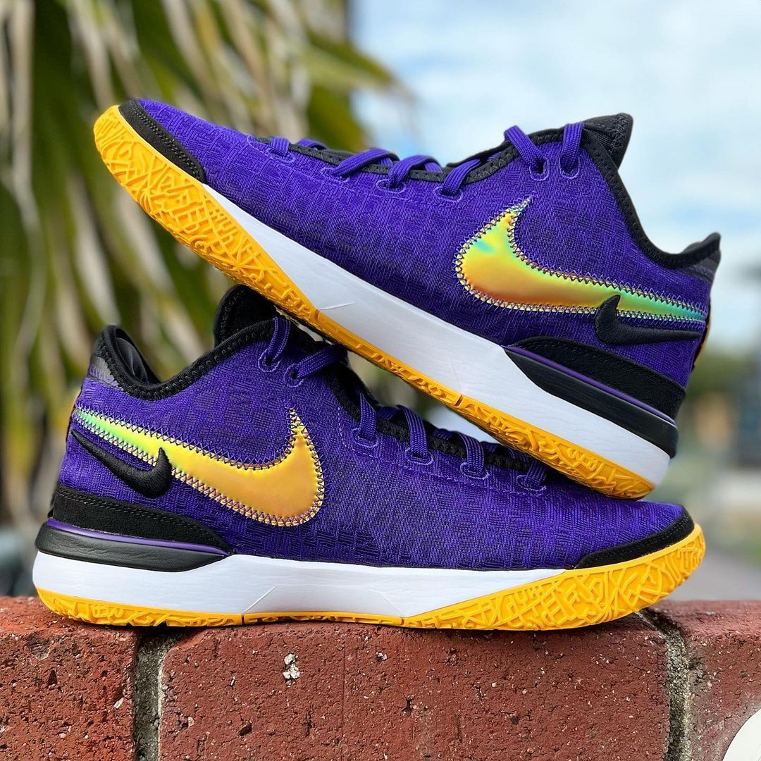 NIKE ZOOM LEBRON NXXT GEN LAKERS ナイキ ズーム レブロン ネクスト ジェン 【MEN'S】 court  purple/light thistle heather-university gold-black DR8788-500