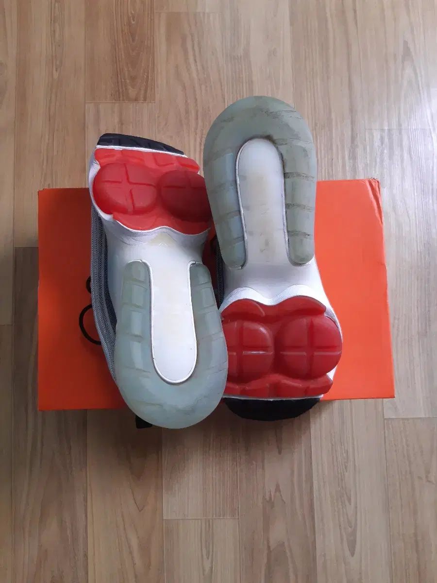 スニーカー 店舗正規品