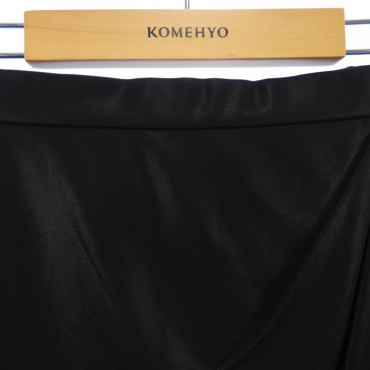 P73977V65794 スカート