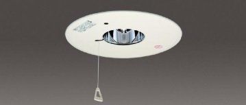 【送料無料】展示品 東芝 低天井用 浅形埋込 非常用 照明器具 ミニハロゲンランプ 30Ｗ点灯 ニカド電池内蔵JC1C