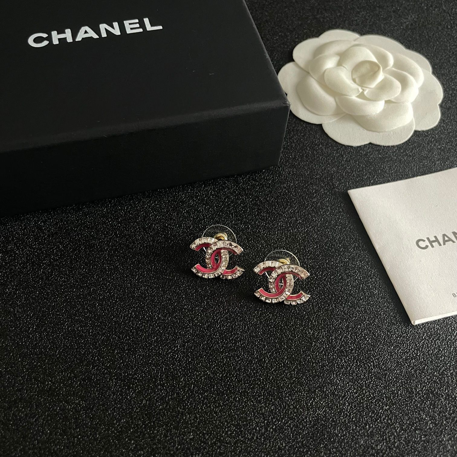 ブラック&ピンクがキュートでエレガント【CHANEL】ピアス 今日特価】CHANEL ヴィンテージ ピアス エレガントなデザイン