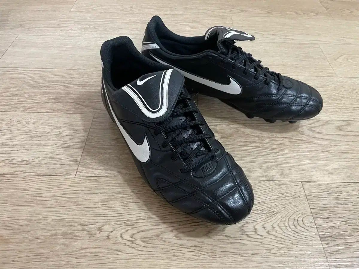 2009 年 ヴィンテージ Nike Tiempo Natural II FG