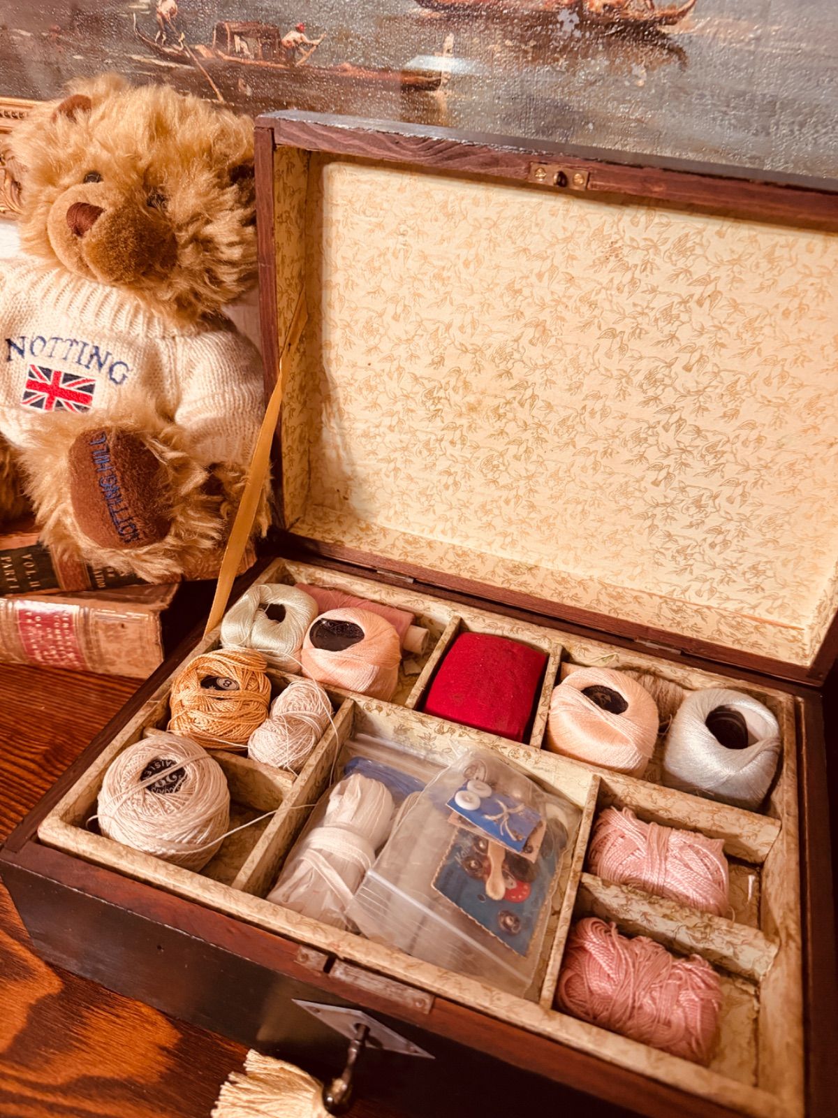 アンティーク風木製箪笥 ガラス扉付き アンティーク風木製箪笥 ガラス扉付き