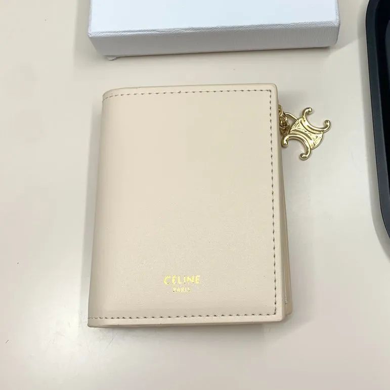 Celine（セリーヌ） 二つ折り財布 レザー アイボリー 財布 