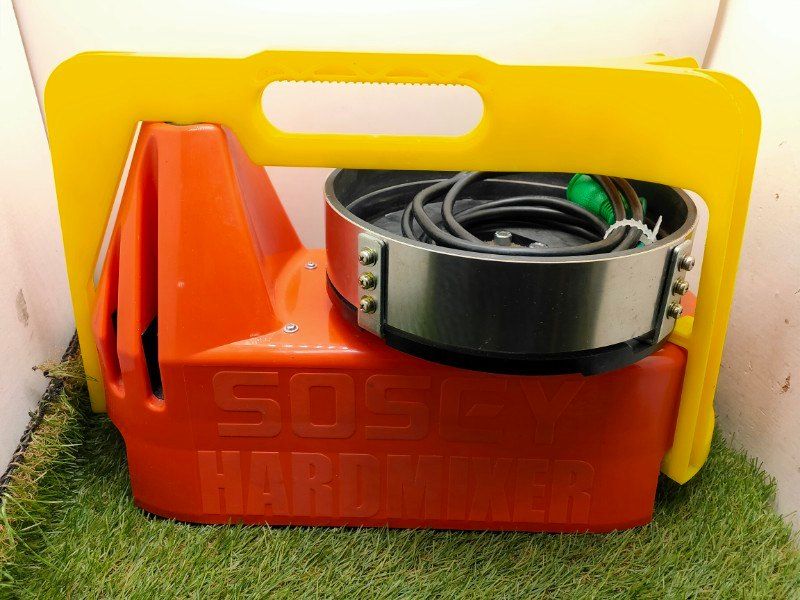 容器回転式撹拌機