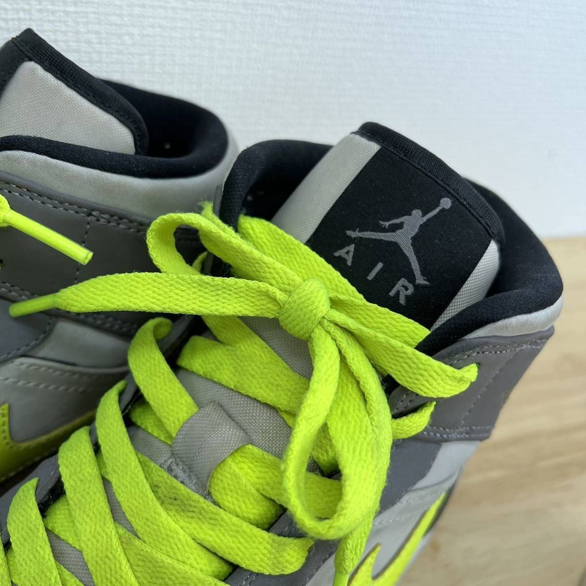 NIKE ナイキ 554724-072 AIR JORDAN 1 MID Gunsmoke Volt エア 