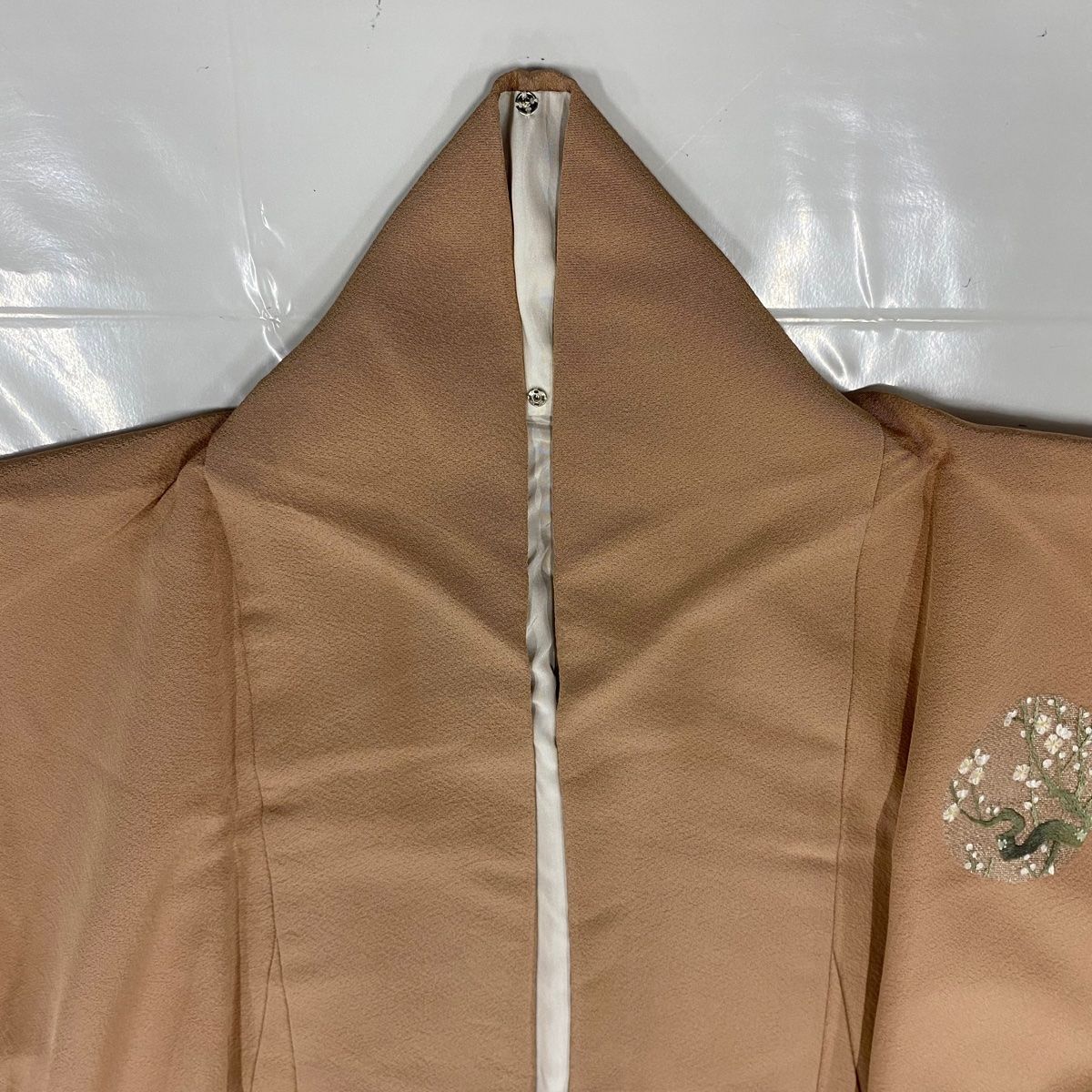 付下げ 身丈161cm 裄丈68cm L 袷 丸文 梅 刺繍 銀糸 ピンクベージュ  