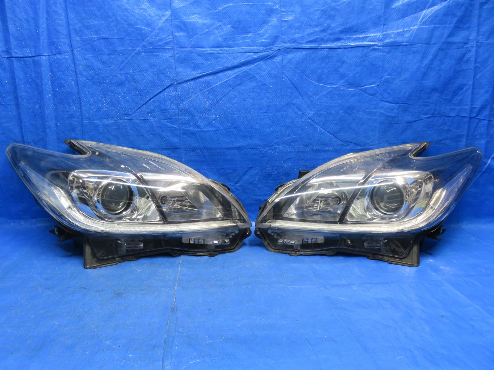 LA5321* 点灯OK プリウス ZVW30/後期 ヘッドライト/HID ヘッド