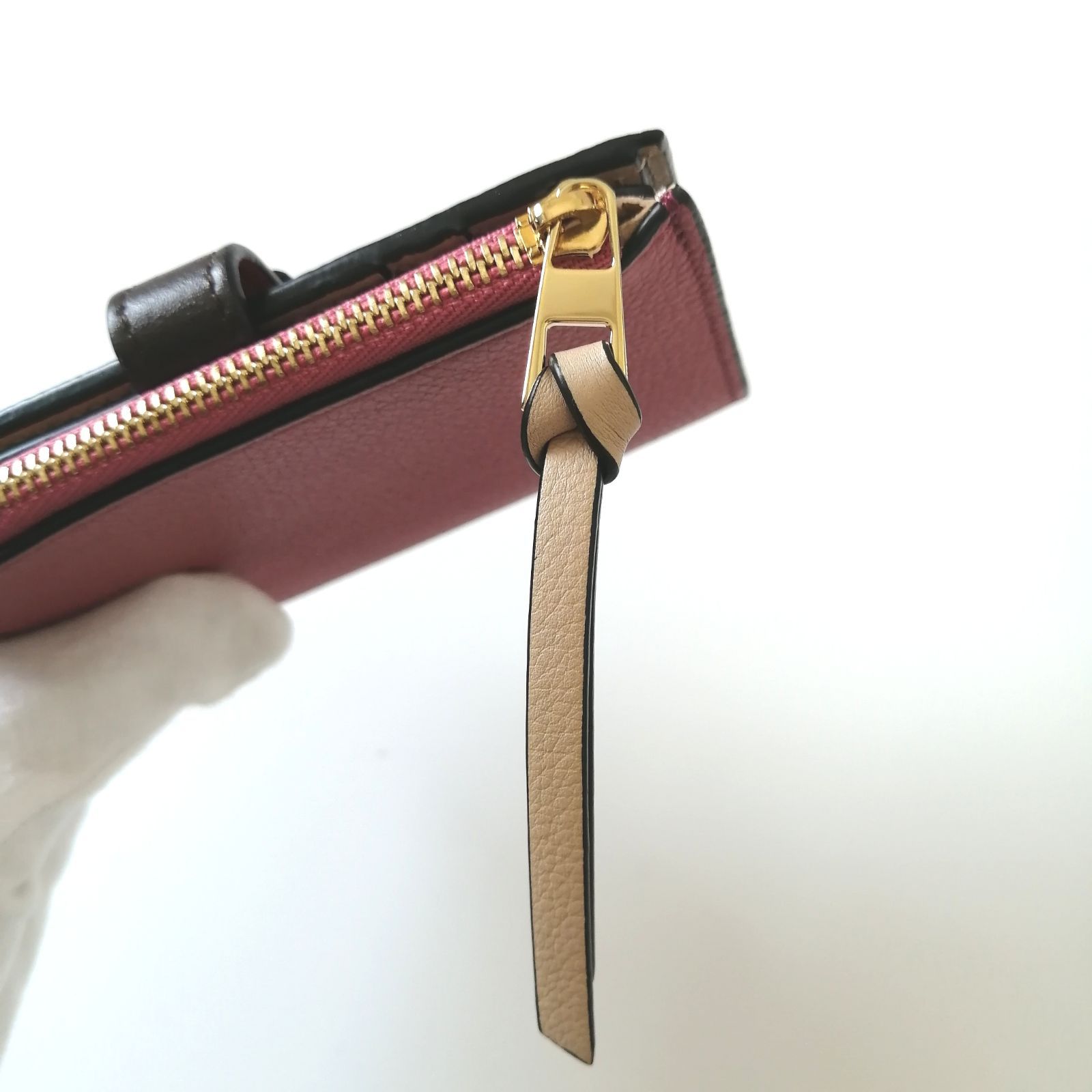 ロエベ ラウンドファスナー 二つ折り 財布 ロエベ 二つ折り財布