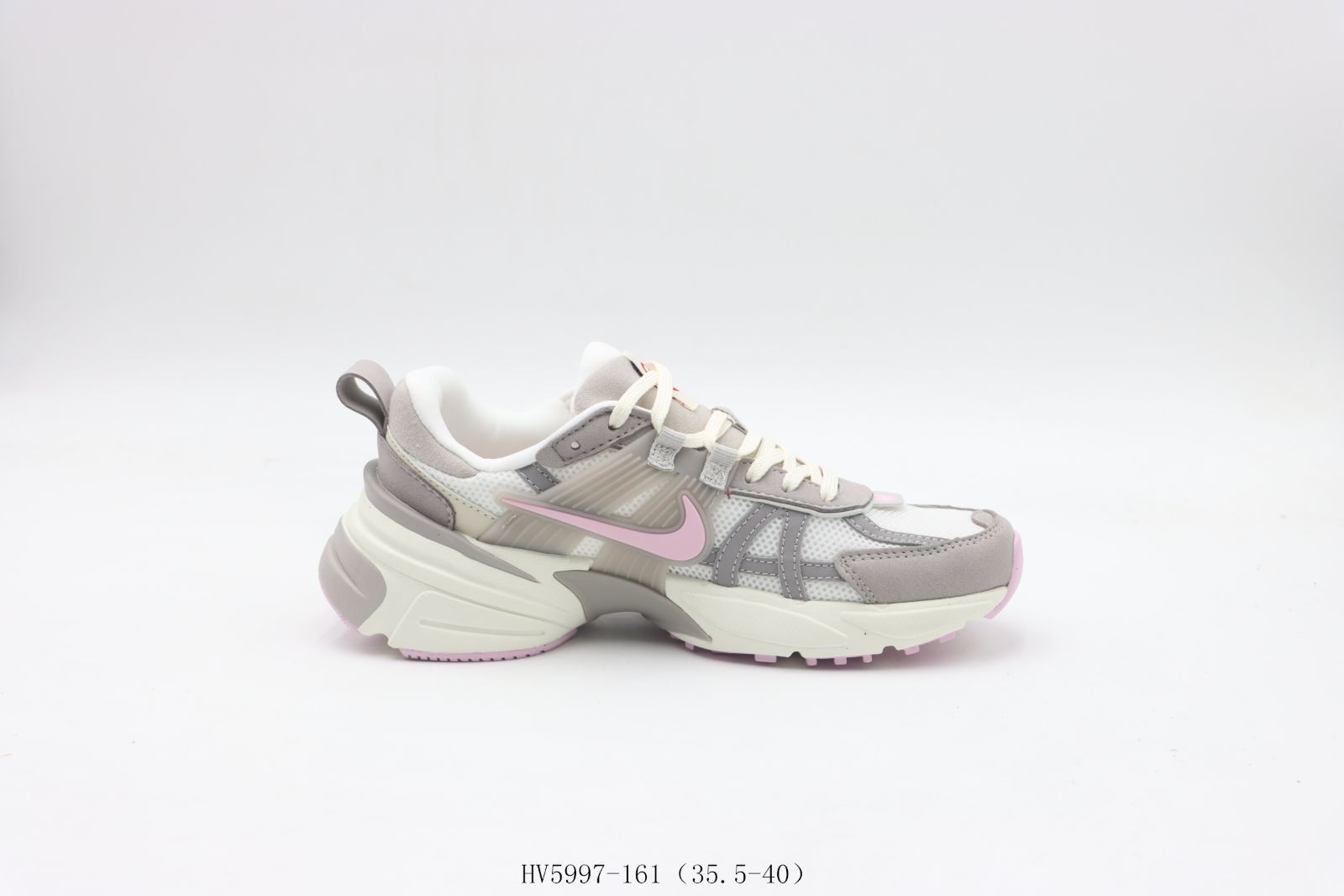今日 ナイキのランニングシューズ 白とピンク HV5997 - 161