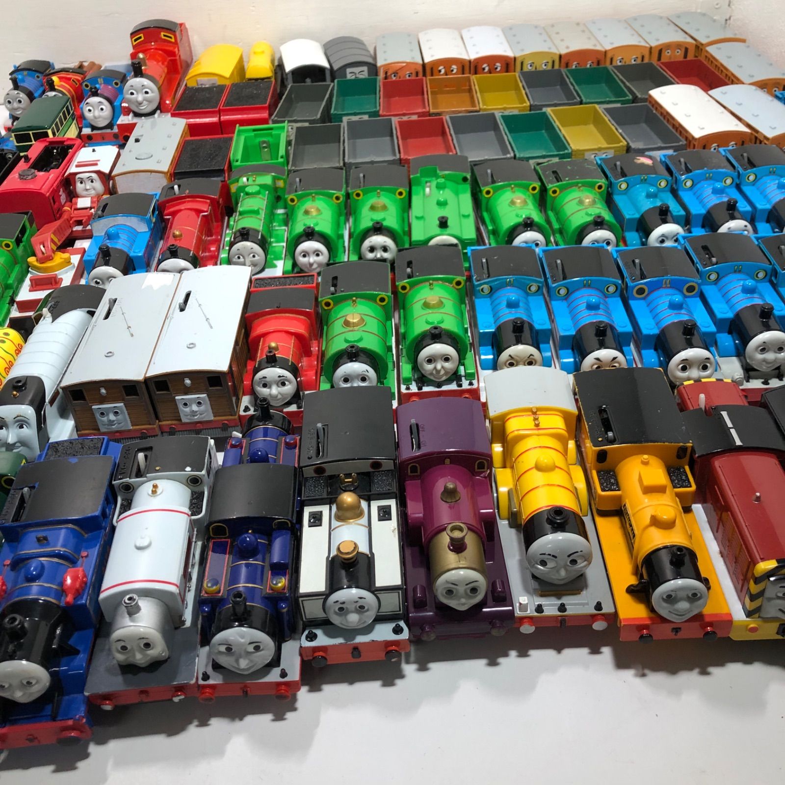 ☆TOMY プラレール 機関車トーマス 列車、貨車 大量 84台 まとめ