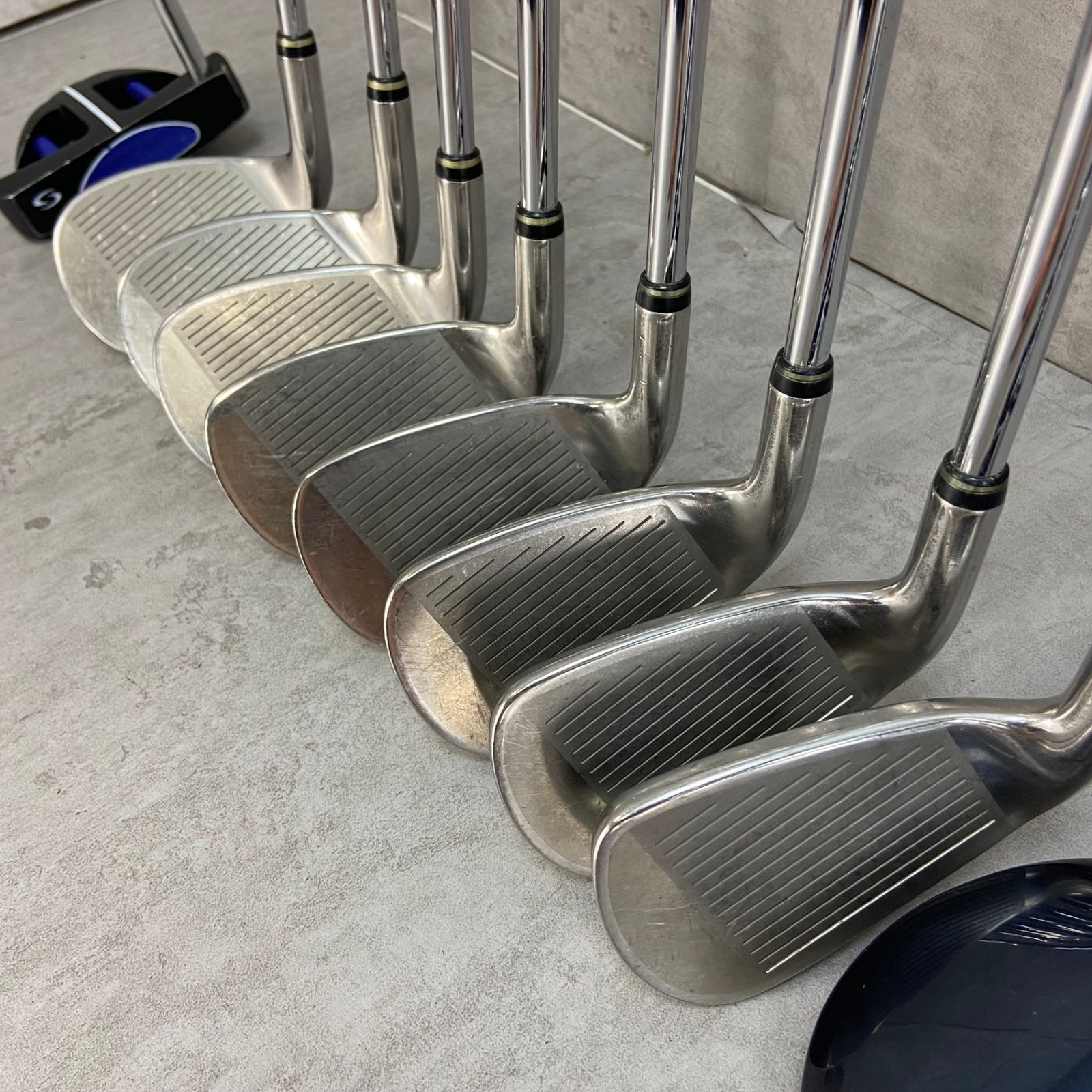 ゼクシオ メンズゴルフ13本セット R 右利き用 キャディバッグ
