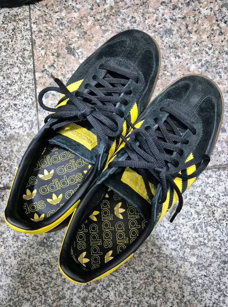 adidas(アディダス) スペツィアル 黒 黄色