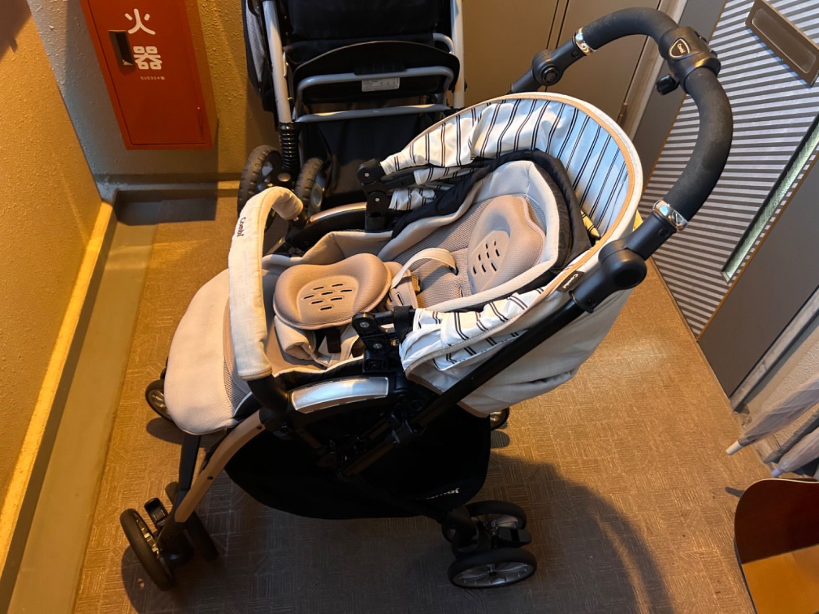 コンビ ベビーカー アンブレッタ4キャス エッグショック UH フレンチホワイト コンビ ホワイトレーベル アンブレッタ 4キャス エッグショック UH(WH