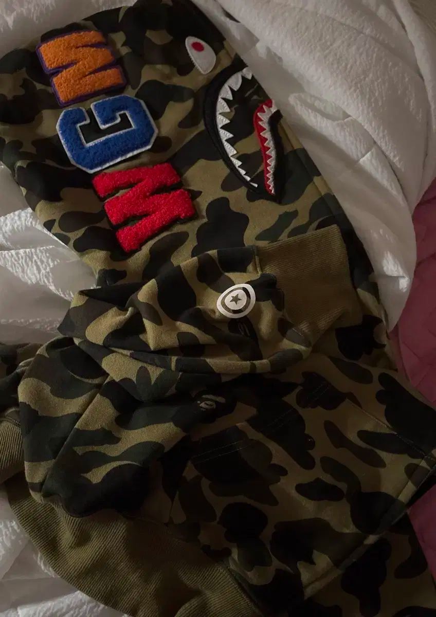 A BATHING APE(アベイシングエイプ) シャーク フード カモフラ 迷彩柄