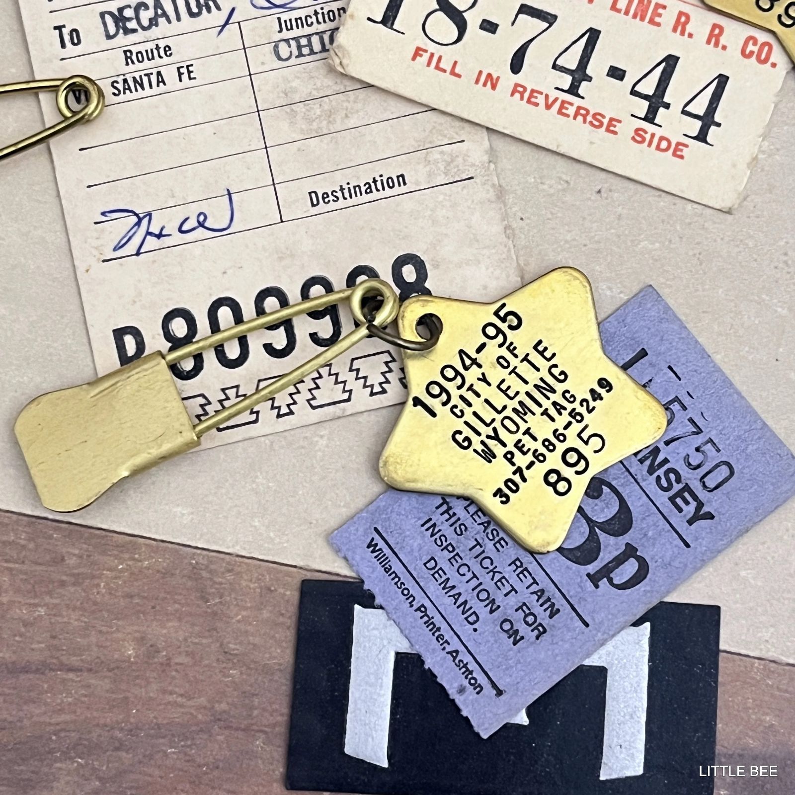 127・真鍮 　ペットタグ　1994－95年　星型 ヴィンテージ品　コレクション　ペット　ドッグタグ　首輪　チャーム　インダストリアル　アメリカ雑貨　 タグ　キーホルダー　ハンドメイド　鍵