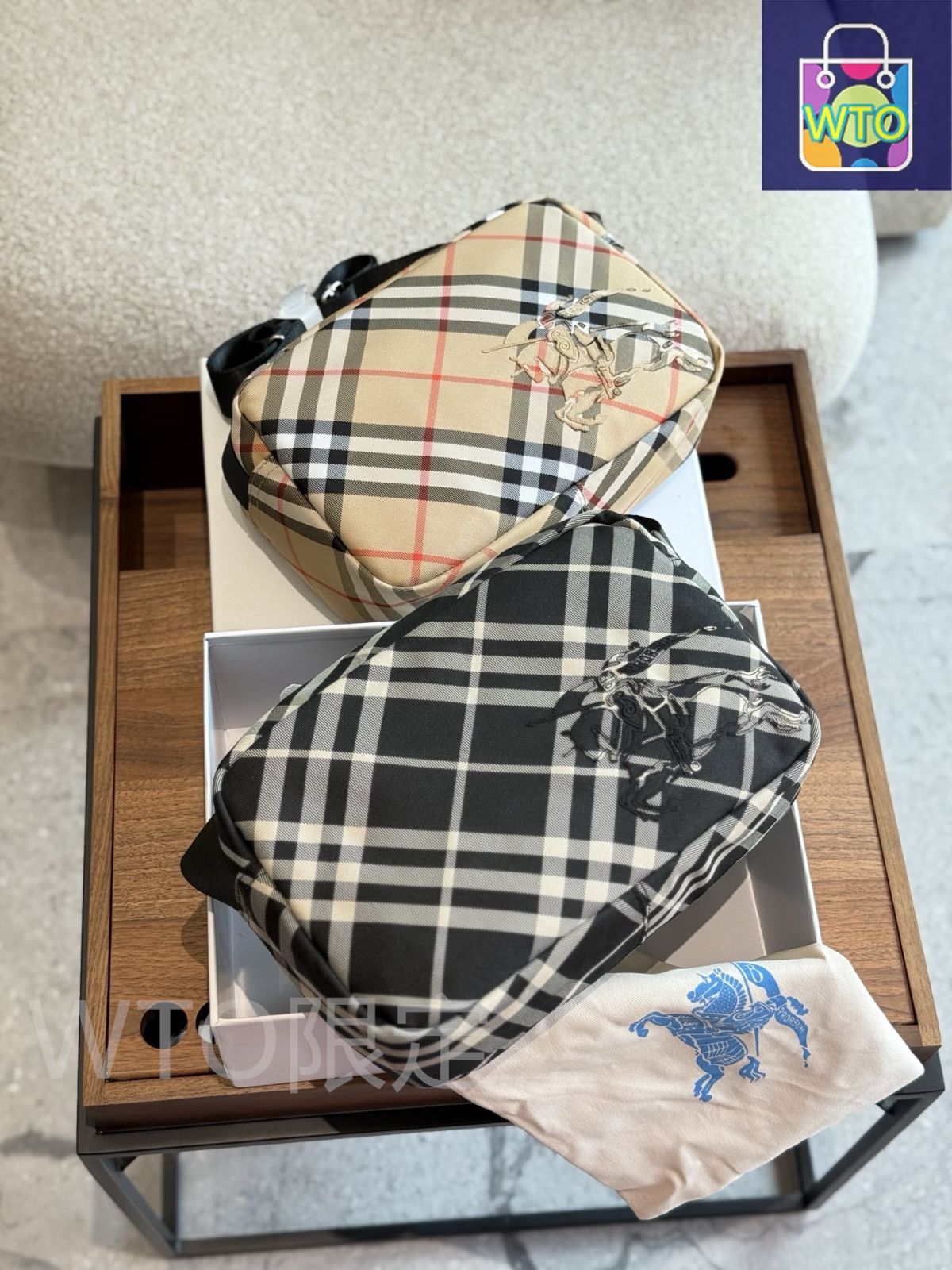 今日特価】Burberry バーバリー カメラバッグ 超軽量で容量に