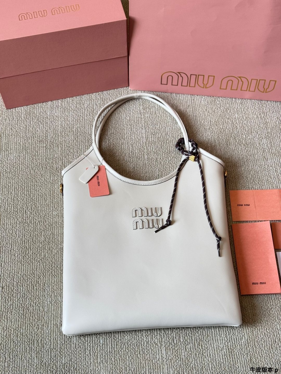 ミュウミュウ正規品/関税送料込み MATELASSE logo tote bag 今日特価】MIU MIU 2024 New Tote Bag ミュウミュウ トート
